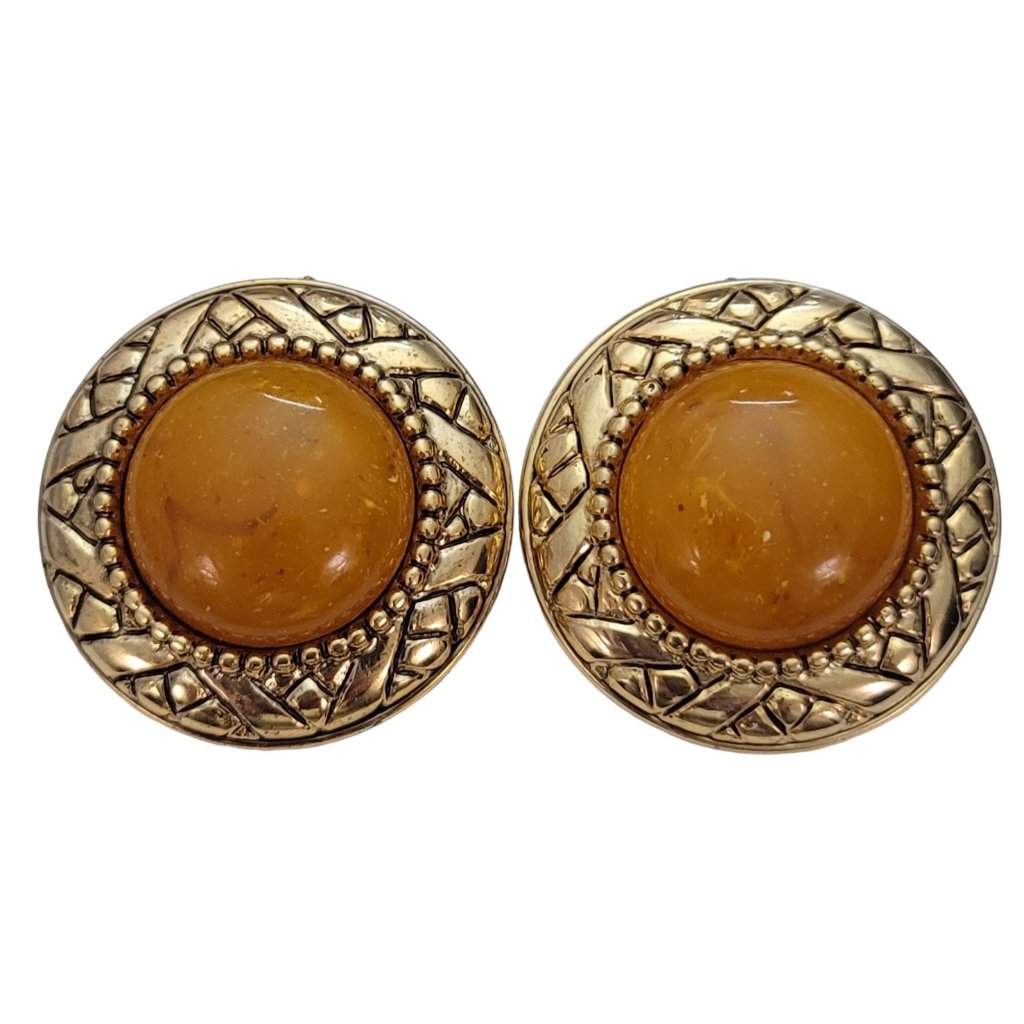Gold Tone Gilt Style Round Confetti Lucite Clip On Earrings E284